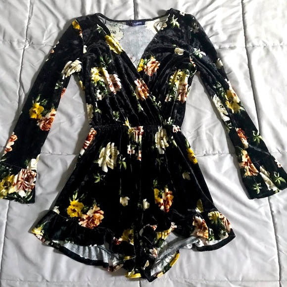 one clothing Pants - 💞Black velour flower romper💞